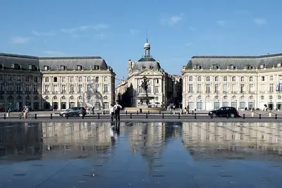 Place de la Bourse ומראת המים בבורדו