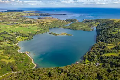 Lough Hyne במבט מלמעלה