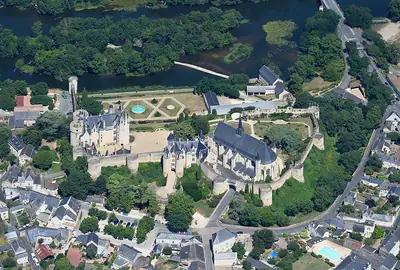 Château de Montreuil-Bellay מבט מהאוויר