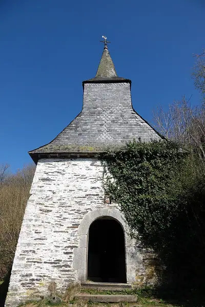 קפלת סנט מרגרט מעל La Roche-en-Ardenne
