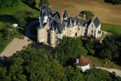 מבט אווירי על Château de Brou