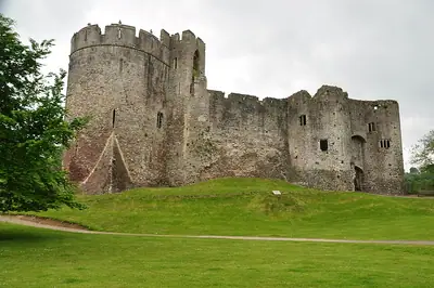 Chepstow Castle מעל נהר וויי