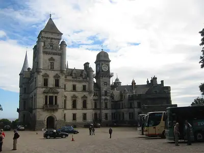חזית Dunrobin Castle