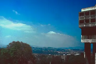 גבעות Monts du Lyonnais במבט מ-La Tourette לעבר Sourcieux-les-Mines ו-Sain-Bel