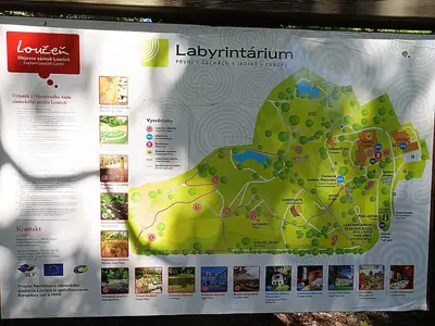 אחד המבוכים של Labyrintharium בפארק שאטו Loučeň
