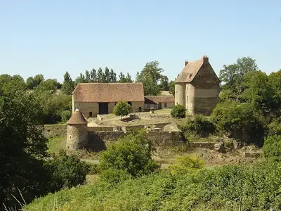 Château du Mont, אחוזה מבוצרת ליד Sazeray