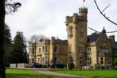 Mansfield Castle Hotel בטיין, מלון אבן בהיילנד עם מגדל