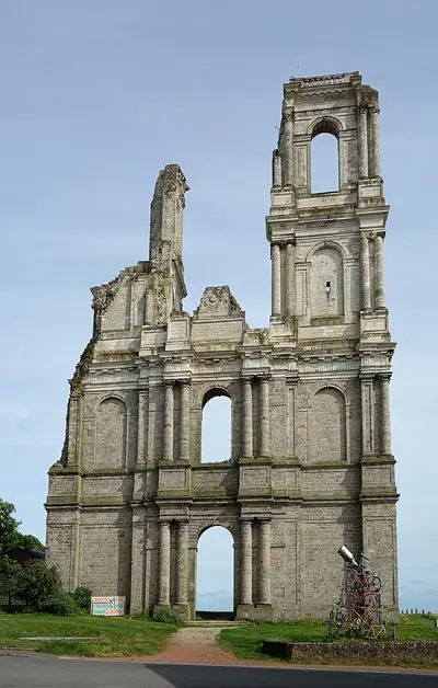 מגדלי מנזר Mont-Saint-Éloi