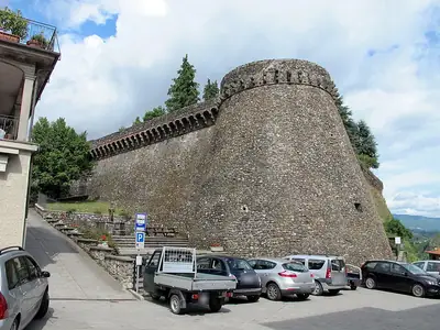 החזית החיצונית של Rocca di Camporgiano