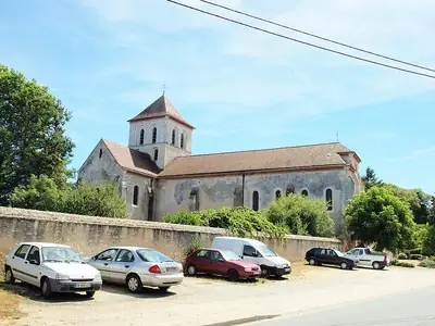 כנסיית המנזר Saint-Martial ב-Ruffec, נקודת ציון היסטורית ליד Château Roussignol