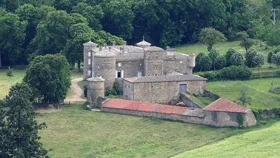 Château des Rieux ב-Saint-Alban-d’Ay