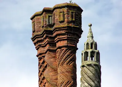 ארובות הלבנים המעוטרות של Thornbury Castle